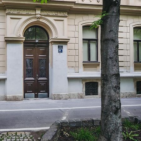 Mika Apartment And Studios Zagreb Exterior photo